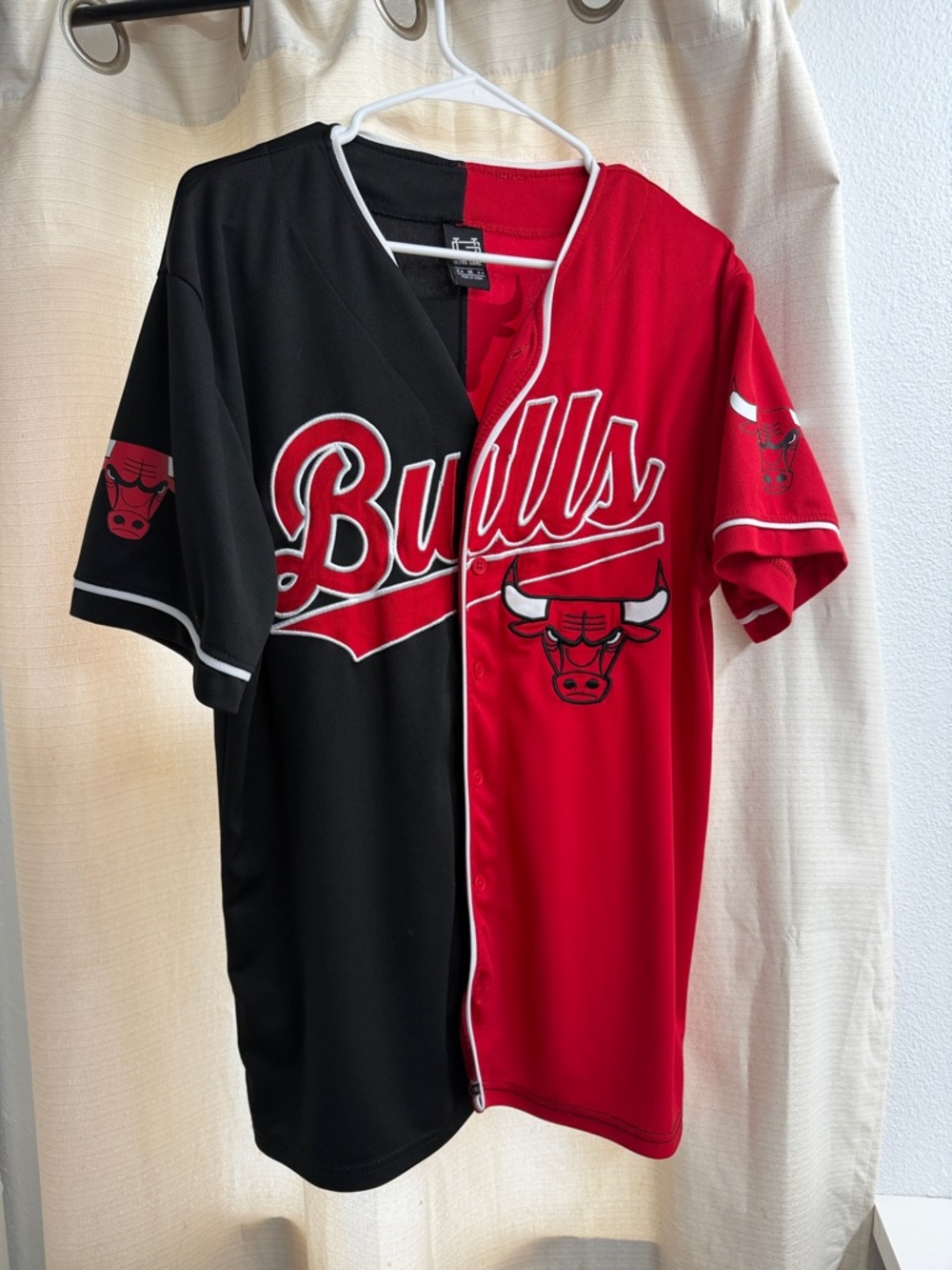 Split-Color Bulls Jersey - Red & Black